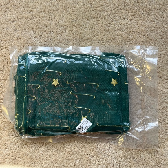 NEW Set of 2 Dark Green & Gold Christmas Tree Pillow Covers w/ Zipper - 18”x18” - Picture 4 of 7